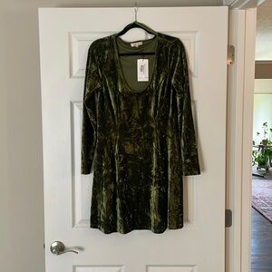 Little Lies Sweet Jane Olive Crushed Velvet Mini size UK 12 SEEN ON TAYLOR SWIFT